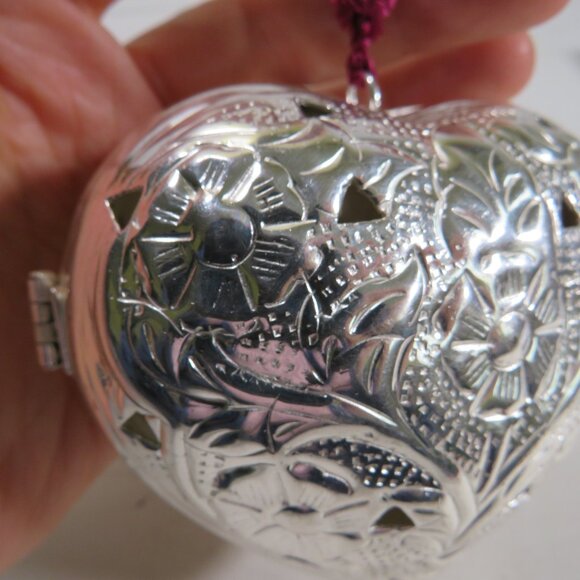 Silver plated pomander (refillable sachet) make closet or drawer smell good - Picture 5 of 15